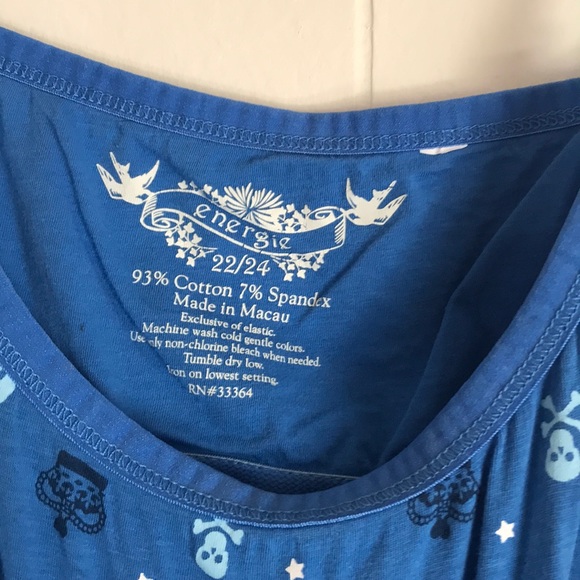 Skull and crossbones tank top - Picture 2 of 4